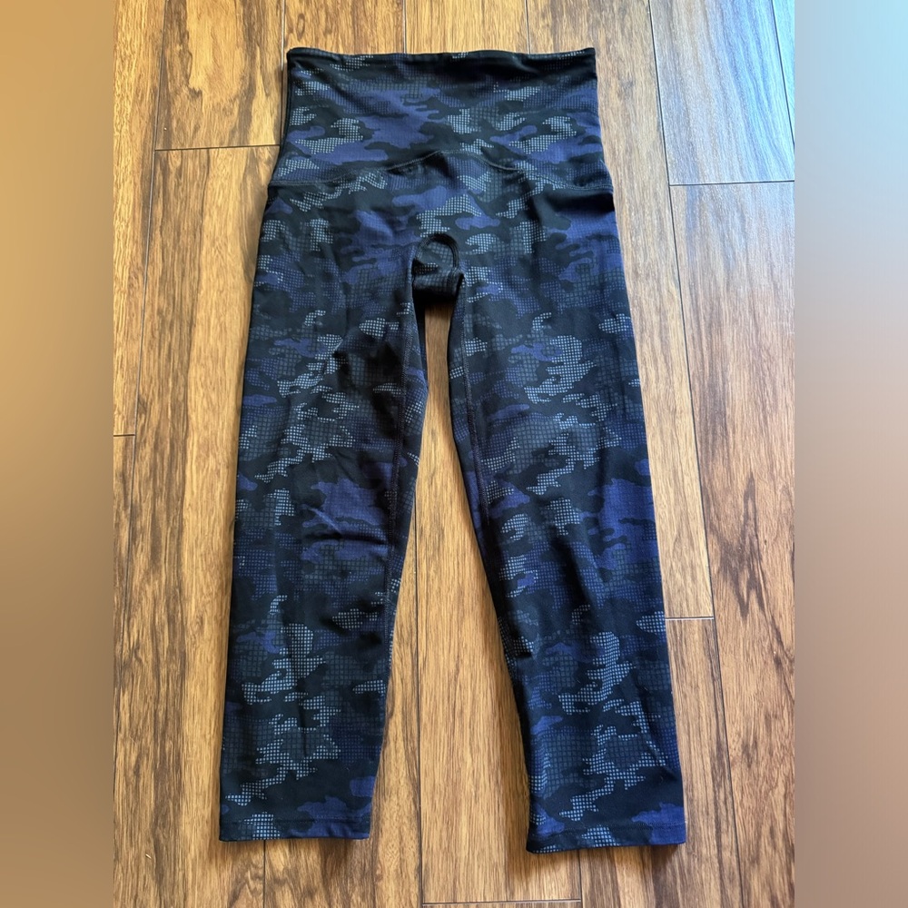 SPANX BLUE CAMO WORKOUT LEGGINGS SIZE SMALL 19.75” INSEAM